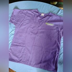 Cherokee Scrubs Top - Size: Medium    (1193)